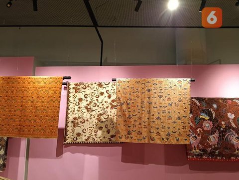 Wakil Menteri Kebudayaan Giring Ganesha dan istri menghadiri pameran batik Kukuruyuk di Museum Batik Indonesia. (dok. Liputan6.com/Dinny Mutiah)