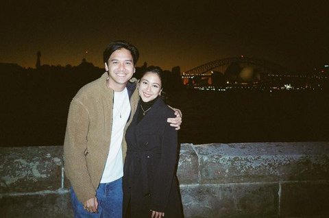 Deddy Corbuzier dan Sabrina baru saja merayakan ulang tahun pernikahan pertama. Suka duka dirasakan selama membina rumah tangga setelah setahun. Mantan finalis Puteri Indonesia itu menyebut a