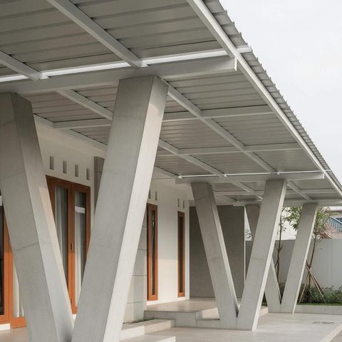 Kanopi Bahan Besi Beton dan Hollow untuk Rumah Minimalis. Foto: Gemini