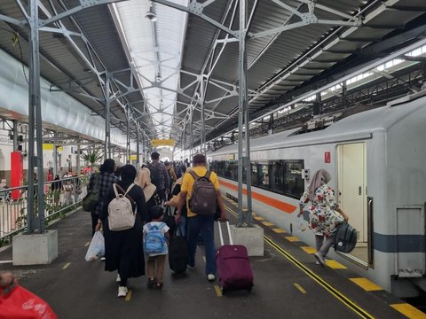 Perjalanan KA Solo-Semarang Kembali Normal Usai Banjir Surut