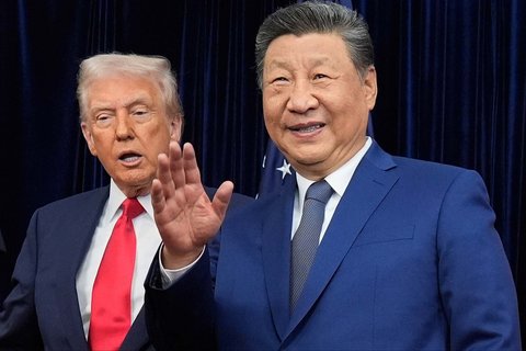 Presiden Donald Trump dan Presiden Tiongkok Xi Jinping)  sebelum melakukan  pertemuan mereka di Bandara Internasional Gimhae di Busan, Korea Selatan, Kamis, (30/10/2025).
