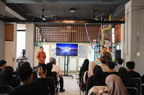 Direktur Sesdilu Kemenlu RI, Tubagus Edwin Suchranudin, saat bertemu Bupati Banyuwangi, Ipuk Fiestiandani