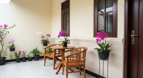Tips Menata Pot Bunga dan Kursi di Teras Sempit agar Tetap Nyaman