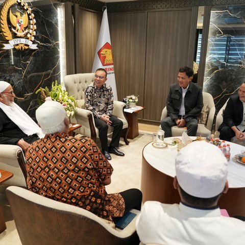 Baik Dasco ataupun Abu Bakar tampak menikmati pertemuan yang berlangsung hangat