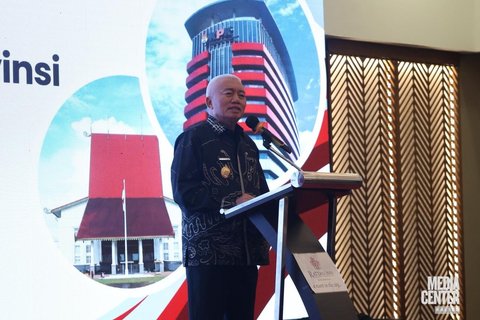 Gubernur Kalimantan Selatan, H. Muhidin memberi sambutan saat Pelatihan Integritas Sektor Eksekutif bagi jajaran Kepala SKPD, yang difasilitasi oleh KPK