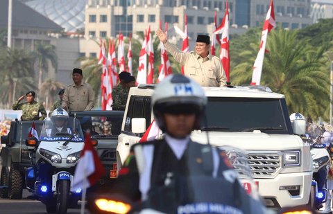 Presiden Prabowo Subianto  saat akan melaksanakan inspeksi pasukan dalam upacara HUT ke-80 TNI di kawasan Silang Monas, Jakarta, Minggu (5/10/2025)