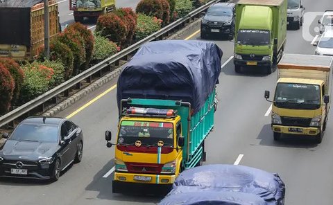 Menurut AHY keberadaan truk ODOL sudah sangat meresahkan. (Liputan6.com/Angga Yuniar)