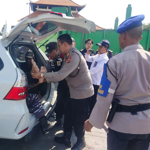 Nelayan Selamatkan Penumpang Jatuh di Pelabuhan Gilimanuk