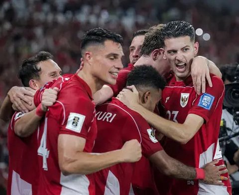 Timnas Indonesia merayakan gol yang dicetak Ole Romeny ke gawang China dalam laga Kualifikasi Piala Dunia 2026 zona Asia di Stadion Utama Gelora Bung Karno (SUGBK) Senayan, Jakarta, Kamis