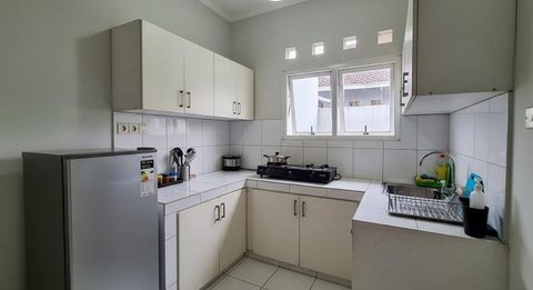 Desain Dapur Kecil 2x2 Meter Muat Kulkas dan Kitchen Set