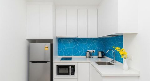 Desain Dapur Kecil 2x2 Meter Muat Kulkas dan Kitchen Set