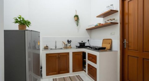 Desain Dapur Kecil 2x2 Meter Muat Kulkas dan Kitchen Set