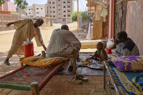 Pejabat tinggi PBB untuk urusan kemanusiaan sedang menuju ke wilayah Sudan karena "krisis kemanusiaan yang memburuk dengan cepat" di negara yang dilanda konflik tersebut, kata kepala PBB. (Ph