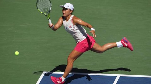 Petenis Indonesia Janice Tjen melaju ke babak kedua turnamen grand slam US Open 2025 usai menumbangkan wakil Rusia, Veronika Kudermetova. (AP Photo/Frank Franklin II)