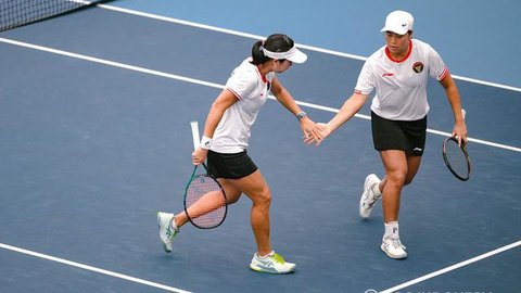 Petenis Indonesia Janice Tjen melaju ke babak kedua turnamen grand slam US Open 2025 usai menumbangkan wakil Rusia, Veronika Kudermetova. (AP Photo/Frank Franklin II)