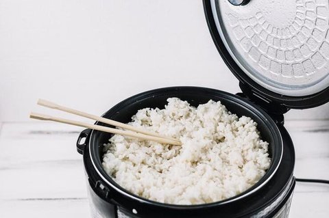 Nasi Gosong di Bawah Panci Magic Com