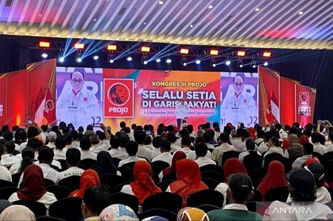 Ketua Umum Projo Budi Arie menyerukan relawan untuk Projo Perkuat Prabowo dengan mendukung agenda politiknya, bahkan mengisyaratkan bergabung ke partai pimpinan Presiden.
