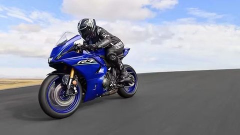 Yamaha memperkenalkan R7 dengan fitur yang terbaru (bikewale.com)