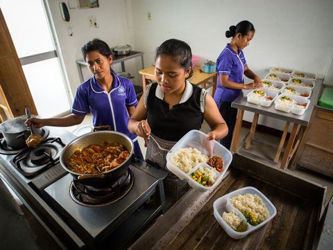 10 Ide Warung Makanan Rumahan yang Selalu Ramai Pembeli, Cocok untuk Mulai Usaha di 2025 (Gemini AI)