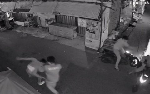 Kepolisian telah memeriksa lima saksi terkait kasus penembakan Hansip Cakung yang menewaskan seorang petugas di Jakarta Timur, penyelidikan intensif terus dilakukan untuk mengungkap pelaku.