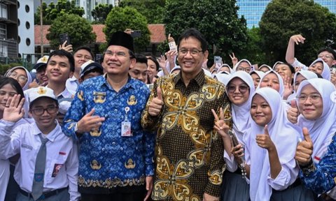 Peringati Hari Pahlawan, Menkeu Purbaya Jadi Guru dan Mengajar di SMAN 3 Jakarta