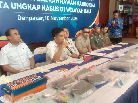 Jumpa Pers BNN Bali soal Pegawai Laundry Miliki 1 Kilogram Ganja Ditangkap