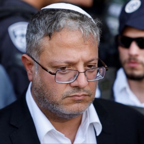 Ben-Gvir meminta Menteri Keuangan Bezalel Smotrich ikut menolak kesepakatan gencatan senjata itu. Ia menyebut kesepakatan tersebut sebagai bentuk penyerahan diri yang berbahaya kepada Hamas.