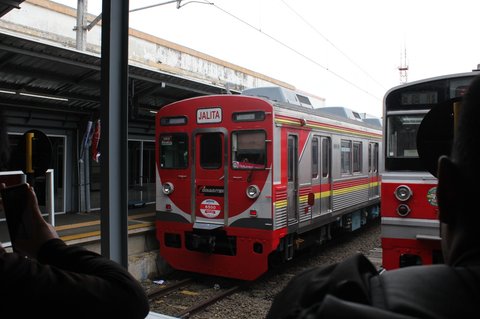 3 KRL Legendaris Jepang ini Akhirnya Pensiun Melayani Jabodetabek<br />3 KRL Legendaris Jepang ini Akhirnya Pensiun Melayani Jabodetabek