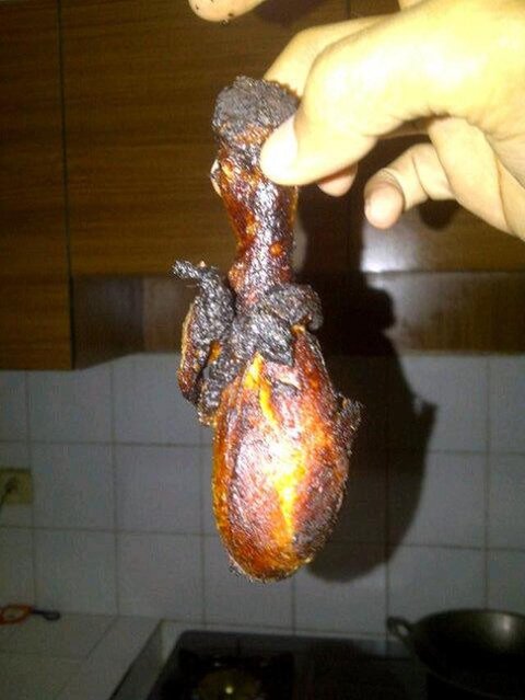 Ilustrasi masakan gosong. (c)unusual111/Depositphotos.com
