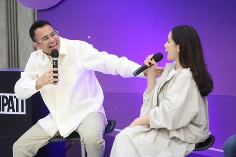 Raffi Ahmad tak sengaja seolah memvalidasi rumor kedekatan Gading Marten dan Medina Dina. Keduanya akan tampil sebagai partner di Padel Wars.