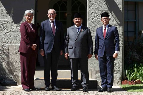 Presiden Prabowo Subianto saat bertemu Perdana Menteri Australia Anthony Albanese didampingi  Menteri Luar Negeri Penny Wong dan Menteri Luar Negeri Sugiono  di Kirribilli House, Sydney, Australia, Rabu (12/11/2025).