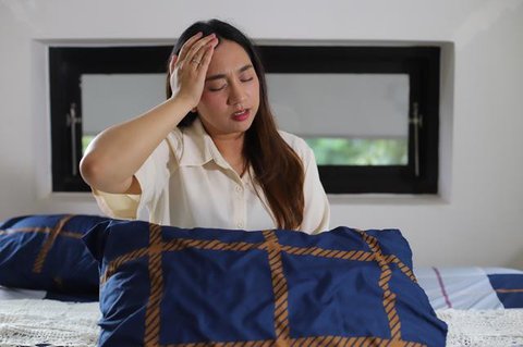 Makan makanan pedas secara berlebihan bisa mengakibatkan banyak sekali masalah pencernaan, salah satunya sakit mag. Karena makanan pedas dapat memperparah gejala nyeri ulu hati dan refluks as