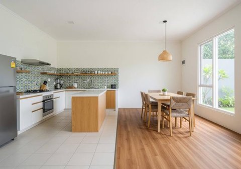 Model Rumah Mungil Tapi Punya Dapur dan Ruang Makan Lega. Foto: Gemini