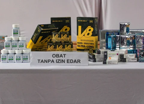 Berbagai obat farmasi ilegal di Kantor Balai Besar POM, Cilangkap, Jakarta Timur,  Kamis (13/11/2025).