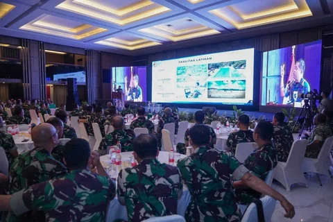 Kasad Jenderal TNI Maruli Simanjuntak saat menutup Apel Komandan Satuan Komando Kewilayahan (Dansatkowil) Terpusat Tahun 2025 di Banyumas, Jawa Tengah, Jumat (14/11/2025).