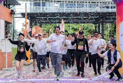 Menteri Keuangan Purbaya Yudhi saat mengikuti Run for Good Journalism 2025 di Atma Terra Universitas Katolik Atmajaya, semanggi, Jakarta, Minggu (16/11/2025).