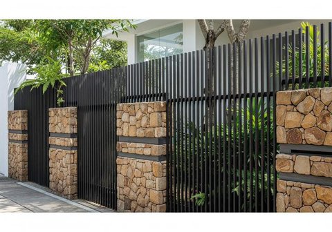 Desain Pagar Besi Hollow Rapat untuk Keamanan dan Privasi. Foto: Gemini