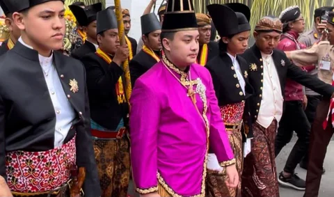 Usai Jumenengan, Pakubuwono XIV Purboyo Baca Sabda Dalem di Atas Batu Keramat