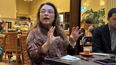 Wakil Presiden Nasional Australia--Indonesia Business Council (AIBC), Lydia Santoso dalam media briefing di The Grace Hotel, Sydney, Australia, Senin (17/11/2025). (Liputan6.com/Tira)