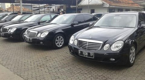 Mercedes-Benz C-Class W203 (source: wikimedia.org)