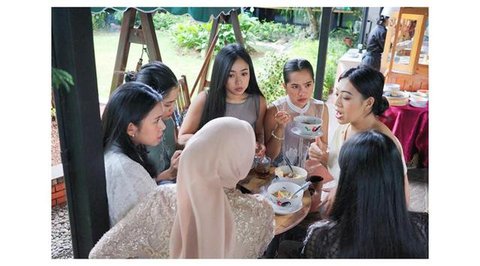 Aurel Hermansyah hadiri lamaran adik Raditya Dika. [IG: @aurelie.hermansyah]