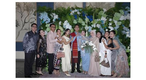 Aurel Hermansyah hadiri lamaran adik Raditya Dika. [IG: @aurelie.hermansyah]