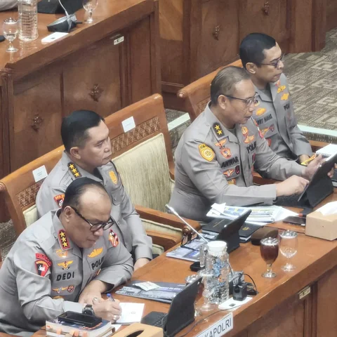 wakapolri rapat bareng Komisi III DPR