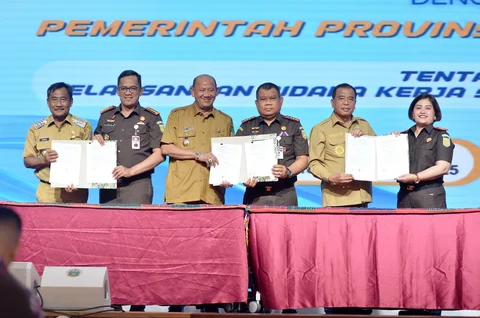Gubernur Sumut Muhammad Bobby Afif Nasution saat Penandatanganan Perjanjian Kerja Sama (PKS) antara Kejaksaan Tinggi (Kejati) Sumut dan Pemerintah Provinsi Sumut