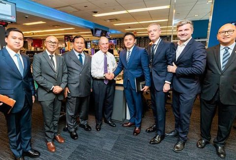 Presiden Prabowo Subianto bertemu dengan mantan Wali Kota New York sekaligus miliarder Michael Bloomberg. (Foto: instagram Rosan Roeslani)