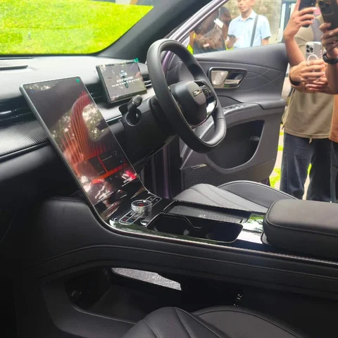 Lepas L8 Pamerkan Keanggunan Baru di Segmen SUV Desain Unik & Fitur RPA Jadi Pembeda