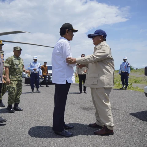 Momen Prabowo-Sri Sultan Kompak Naik Maung