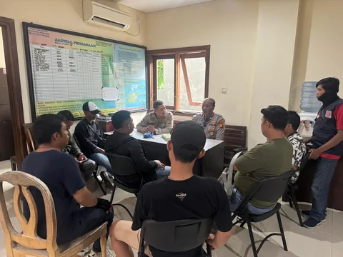 Polisi menangkap tiga debt collector yang memukul pengemudi ojek online di Bali