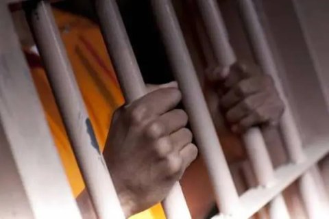 Mapolres Lumajang diserbu massa yang mengamuk hingga 18 orang diamankan polisi. (Liputan6.com/ Hermawan)