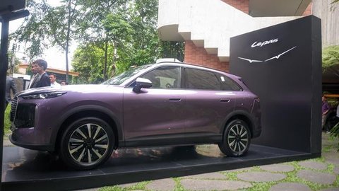 Melihat langsung unit Lepas L8 yang akan dipamerkan dalam ajang Gaikindo Jakarta Auto Week (GJAW) 2025 (Azkal Azkia)